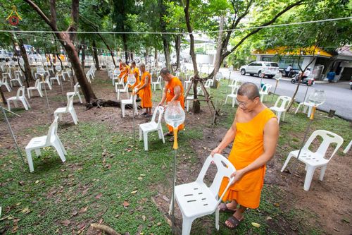 ภาพ No.88719:คณะสงฆ์ เจ้าหน้าที่ และสาธุชน ทุ่มเทแรงกายแรงใจเตรียมงาน เพื่องานวันครูผู้ค้นพบวิชชาธรรมกาย ตั้งแต่วันที่ 20 กันยายน พ.ศ. 2566