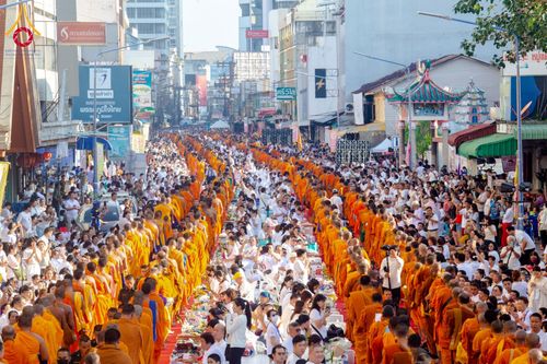 ภาพ No.147893:มหาสังฆทานครั้งยิ่งใหญ่ ตักบาตรพระ 10,000 รูป คณะสงฆ์ 4 ประเทศ 14 จังหวัดภาคใต้ วันอาทิตย์ที่ 11 สิงหาคม พ.ศ. 2567 ณ นิพัทธ์อุทิศ 3 ใจกลางนครหาดใหญ่ จ.สงขลา