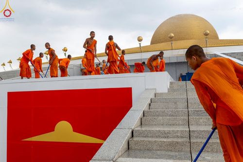 ภาพ No.218805:วันศุกร์ที่ 18 เมษายน พ.ศ. 2568 การเตรียมงานในลานธรรม , พระมหาธรรมกายเจดีย์ เพื่องานวันคุ้มครองโลก 22 เมษายน พ.ศ. 2568