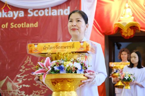 ภาพ No.172196:พิธีทอดกฐิน วัดพระธรรมกายสก็อตแลนด์ บูชาธรรม 80 ปี หลวงพ่อธัมมชโย โดยคณะศิษยานุศิษย์วัดพระธรรมกาย วันที่ 25 ตุลาคม พ.ศ. 2567