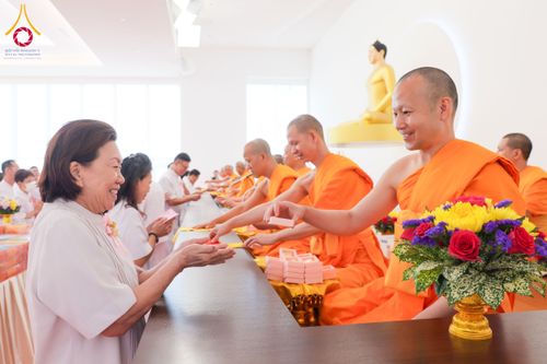 ภาพ No.172059:พิธีทอดกฐิน วัดพระธรรมกายสิงคโปร์ วันอาทิตย์ที่ 27 ตุลาคม พ.ศ. 2567