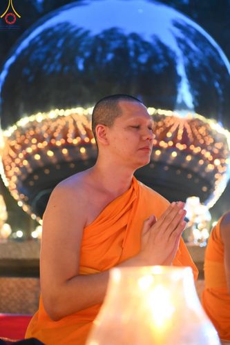 ภาพ No.190169:พิธีจุดประทีปถวายเป็นพุทธบูชา และบูชาธรรมมหาปูชนียาจารย์ ณ อนุสรณ์สถานมหาวิหารพระมงคลเทพมุนี (โลตัสแลนด์) อ.สองพี่น้อง จ.สุพรรณบุรี ในโครงการธรรมยาตรา กตัญญูบูชา มหาปูชนียาจารย์ พระมงคลเทพมุนี(สด จนฺทสโร) พระผู้ปราบมาร อนุสรณ์สถาน 7 แห่ง ปีที่ 13