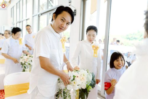 ภาพ No.239420:วันอาทิตย์ที่ 17 สิงหาคม พ.ศ. 2568 พิธีกดปุ่มอัญเชิญรูปเหมือน พระมงคลเทพมุนี (สด จันทสโร)  ณ มหาวิหารแก้วพระมงคลเทพมุนี  ศูนย์ปฏิบัติธรรมแก้วเมืองเลย