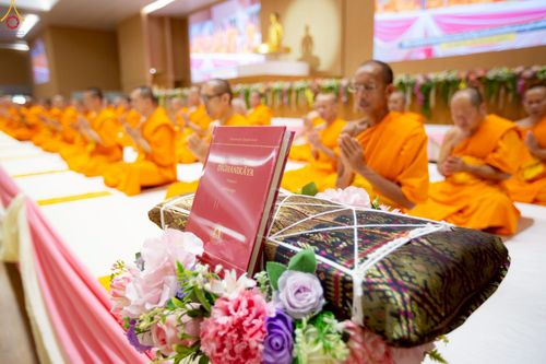 ภาพ No.228347:วันอาทิตย์ที่ 8 มิถุนายน พ.ศ. 2568 พิธีถวายทุนสนับสนุนพระไตรปิฎกฉบับธรรมชัย และอนุรักษ์คัมภีร์โบราณ ณ ห้องแก้วสารพัดนึก 2 วัดพระธรรมกาย