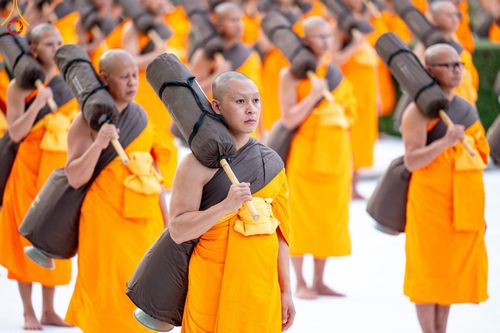 ภาพ No.186952:พระธรรมยาตราปฏิบัติธรรม และถ่ายภาพหมู่ประวัติศาสตร์ ปีที่ 13 ณ ลานทิศตะวันออก มหาวิหารพระมงคลเทพมุนี วัดพระธรรมกาย จ.ปทุมธานี วันเสาร์ที่ 28 ธันวาคม พ.ศ. 2567