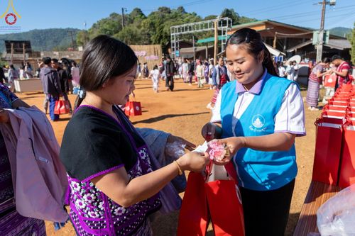 ภาพ No.125265:พิธีตักบาตรเนื่องในวันมาฆบูชา ณ สนามโรงเรียนบ้านนาเกียน  อำเภออมก๋อย จังหวัดเชียงใหม่ วันเสาร์ที่ ๒๔ กุมภาพันธ์ พ.ศ. ๒๕๖๗