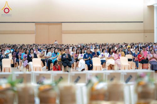 ภาพ No.196073:ผู้ว่าปทุมฯ เปิดงานวันครู ครั้งที่ 69 พ.ศ. 2568 จังหวัดปทุมธานี “เรียนดี มีความสุข : ครูไทยร่วมใจปฏิวัติการศึกษา เด็กฉลาดคิด ฉลาดทำ” ณ วัดพระธรรมกาย - รวมใจระลึกถึงพระคุณบูรพาจารย์ ยกย่องเชิดชูเกียรติผู้ประกอบวิชาชีพทางการศึกษาที่ประกอบคุณงามความดี 