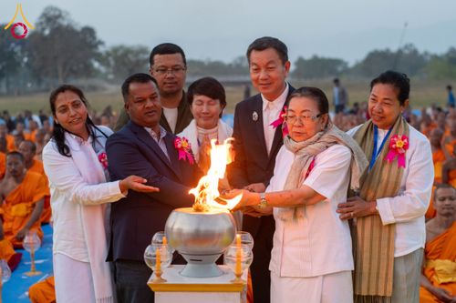 ภาพ No.132371:พิธีจุดโคมประทีปถวายเป็นพุทธบูชา ในโครงการบรรพชา 1,250 รูป ณ แดนประสูติ สวนลุมพินี ประเทศเนปาล วันที่ 17 มีนาคม พ.ศ. 2567