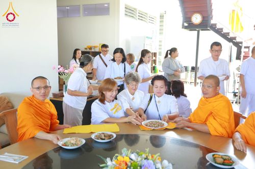 ภาพ No.197584:พิธีถวายสังฆทานคณะสงฆ์ 2 นิกายเชื่อมสัมพันธ์ไทย-เกาหลี วันอาทิตย์ที่ 5 มกราคม พ.ศ. 2568 ณ อาคารชมรมภาวนารักษ์ วัดพระธรรมกาย อำเภอคลองหลวง จังหวัดปทุมธานี