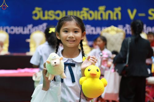 ภาพ No.103406:วันรวมพลังเด็กดี V-Star ผู้นำฟื้นฟูศีลธรรมโลก จังหวัดนครราชสีมา ณ เทอร์มินอล 21 โคราช ถ.มิตรภาพ ต.ในเมือง อ.เมืองนครราชสีมา จ.นครราชสีมา วันอังคารที่ 19 ธันวาคม พ.ศ. 2566