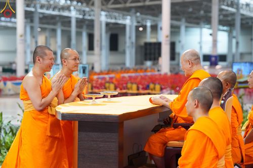 ภาพ No.153223:พิธีมุทิตาสักการะ พระภิกษุ-สามเณร ผู้สอบไล่ได้เปรียญธรรม ประโยค 1-2 ถึงประโยค ป.ธ.9 และบาลีศึกษา ประโยค1-2 ถึง บ.ศ.9 , พิธีมอบดวงแก้วสามเณรผู้ทรงบาลีไวยากรณ์ วัดพระธรรมกาย และ ศูนย์ส่งเสริมศีลธรรมในประเทศและต่างประเทศ วันอาทิตย์ที่ 8 กันยายน พ.ศ.2567