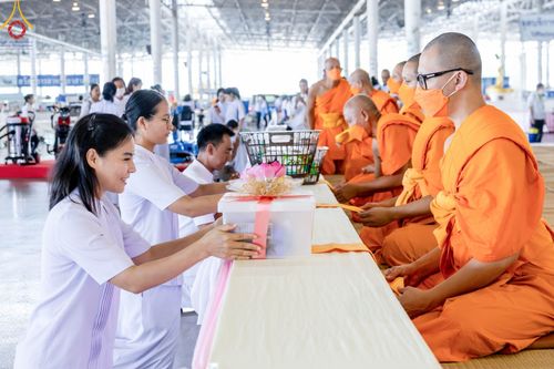 ภาพ No.102421:พิธีถวายอุปกรณ์ทำความสะอาด ณ บ้านแก้วเรือนทองคุณยายอาจารย์ฯ วัดพระธรรมกาย วันเสาร์ที่ 16 ธันวาคม พ.ศ. 2566