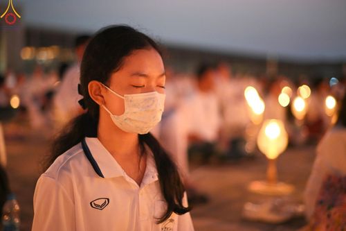 ภาพ No.204533:พิธีจุดประทีปถวายเป็นพุทธบูชา และบูชาธรรมมหาปูชนียาจารย์ ณ วัดพระธรรมกาย ตำบลคลองสาม อำเภอคลองหลวง จังหวัดปทุมธานี ในโครงการธรรมยาตรา กตัญญูบูชา มหาปูชนียาจารย์ พระมงคลเทพมุนี(สด จนฺทสโร) พระผู้ปราบมาร ปีที่ 13 วันที่ 31 มกราคม พ.ศ. 2568