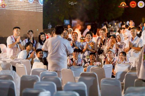 ภาพ No.224768:วันที่ 11 -12 พฤษภาคม พ.ศ. 2568 คณะพระอาจารย์ เจ้าหน้าที่ อาสาสมัคร นักศึกษา ทั้งชาวอินโดนีเซีย และชาวไทย ร่วมแรงร่วมใจ เตรียมงาน เก็บงาน ในวันวิสาขบูชา ณ พระมหาเจดีย์บรมพุทโธ ประเทศอินโดนีเซีย