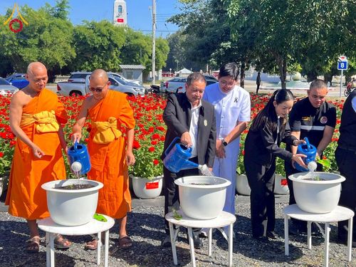 ภาพ No.271948:วันที่ 22 พฤศจิกายน พ.ศ. 2568 ผู้ว่าฯ ปทุมธานี ลงพื้นที่เยี่ยม “อำเภอคลองหลวง” พร้อมชมการเตรียมความพร้อมเทศกาลสวนดอกไม้ปทุมธานี “ทุ่งสวรรค์ ตะวันฉาย” ณ วัดพระธรรมกาย