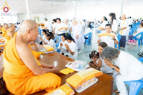 ภาพ No.226555:วันที่ 26 พฤษภาคม พ.ศ. 2568 พิธีบุพเปตพลี ครั้งที่ 164 ร่วมอุทิศบุญแด่หมู่ญาติที่ล่วงลับไปแล้ว และสืบทอดอายุพระพุทธศาสนา ณ หอฉันคุณยายอาจารย์ฯ วัดพระธรรมกาย