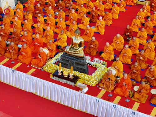 ภาพ No.312580:วันอาทิตย์ที่ 8 มีนาคม พ.ศ.2569 ทำบุญเมืองนครราชสีมา 558 ปี ตักบาตรพระ 10,000 รูป