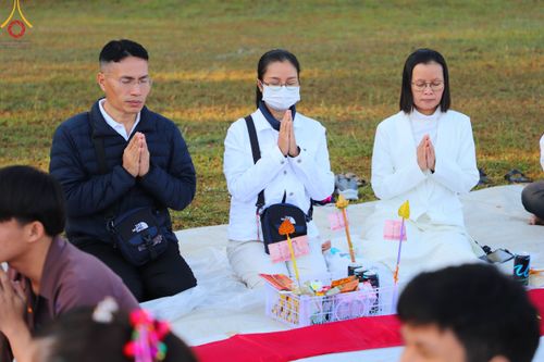 ภาพ No.103868:พิธีตักบาตรพระ 1,000 รูป ครั้งที่ 7 ถวายเป็นพุทธบูชา เพื่อช่วยเหลือคณะสงฆ์ 323 วัด 4 จังหวัดชายแดนภาคใต้ และถวายแด่คณะสงฆ์จังหวัดพิษณุโลก ณ ลานธรรมธุดงคสถานพิษณุโลก อ.วังทอง จ.พิษณุโลก วันที่ 24 ธันวาคม พ.ศ. 2566