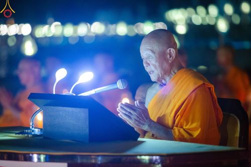 ภาพ No.170325:พิธีลอยกระทงธรรม ณ สระเศรษฐีทะเลบุญ มหาวิหารพระมงคลเทพมุนีฯ วัดพระธรรมกาย วันศุกร์ที่ 15 พฤศจิกายน พ.ศ.2567 (วันเพ็ญ 15 ค่ำ เดือน 12)