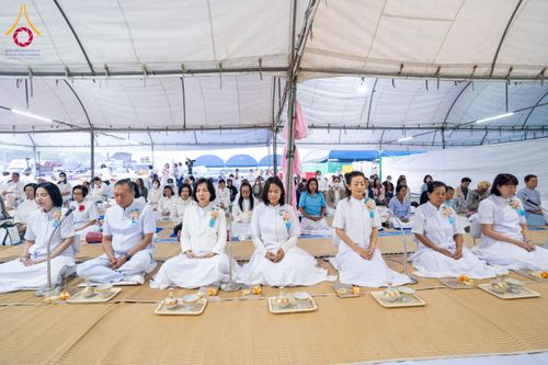 ภาพ No.200227:พิธีถวายภัตตาหารเป็นสังฆทาน แด่พระธรรมยาตรา ณ อนุสรณ์สถานบางปลา วัดบางปลา อำเภอบางเลน จังหวัดนครปฐม ในโครงการธรรมยาตรา กตัญญูบูชา มหาปูชนียาจารย์ พระมงคลเทพมุนี(สด จนฺทสโร) พระผู้ปราบมาร อนุสรณ์สถาน 7 แห่ง ปีที่ 13 วันที่ 23 มกราคม พ.ศ. 2568