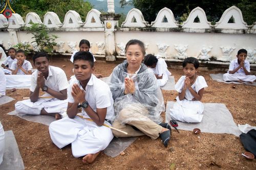 ภาพ No.141074:PhotoStory มหาศรัทธา ธรรมยาตราศรีลังกา EP.6 พิธีจุดวิสาขประทีป 6 วัด ถวายเป็น พุทธบูชา  โครงการสยาม-ลังกา ธรรมยาตรา  ฉลองเทศกาลวิสาขบูชาแห่งชาติ ศรีลังกา  บูชาธรรม 80 ปี หลวงพ่อธัมมชโย วันที่ 16 พฤษภาคม พ.ศ. 2567