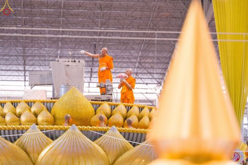 ภาพ No.77036:พิธีหล่อพระบรมพุทธเจ้า ในวันมาฆบูชา อาทิตย์ต้นเดือนที่ 6 มีนาคม พ.ศ. 2566 ณ วัดพระธรรมกาย จ.ปทุมธานี