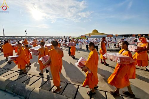 ภาพ No.218967:วันที่ 18-20 เมษายน พ.ศ. 2568 การเตรียมงานในลานธรรม , วิหารคด เพื่องานวันคุ้มครองโลก 22 เมษายน พศ. 2568