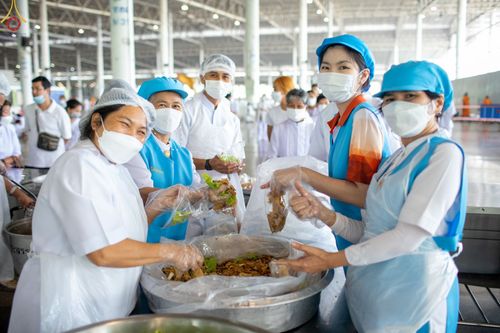 ภาพ No.76958:พิธีบูชาข้าวพระ ในวันมาฆบูชา อาทิตย์ต้นเดือนที่ 6 มีนาคม พ.ศ. 2566 ณ วัดพระธรรมกาย จ.ปทุมธานี