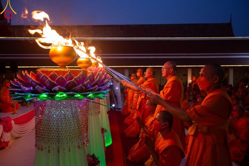 ภาพ No.112040:พิธีจุดประทีปถวายเป็นพุทธบูชา และบูชาธรรมมหาปูชนียาจารย์ พระมงคลเทพมุนี(สด จนฺทสโร) ในโครงการธรรมยาตรา กตัญญูบูชา มหาปูชนียาจารย์ พระมงคลเทพมุนี(สด จนฺทสโร) พระผู้ปราบมาร อนุสรณ์สถาน 7 แห่ง ปีที่ 12 วันที่ 14 มกราคม พ.ศ. 2567 ณ วัดสองพี่น้อง อ.สองพี่น้อง