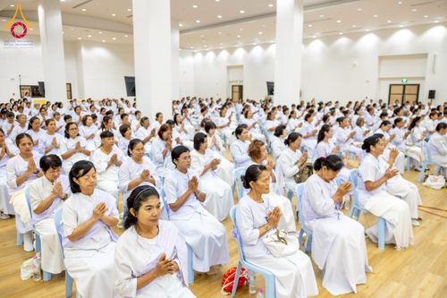 ภาพ No.221887:โครงการปฏิบัติธรรมอบรมศีลธรรม “บวชอุบาสิกาแก้ว” ถวายเป็นพระราชกุศลแด่พระบาทสมเด็จพระเจ้าอยู่หัว เนื่องในโอกาสมหามงคล “วันฉัตรมงคล”  ระหว่างวันที่ 2 – 4 พฤษภาคม 2568  ณ อาคาร 115 ปี คุณยายอาจารย์ฯ