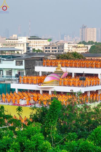 ภาพ No.201598:พิธีจุดประทีปถวายเป็นพุทธบูชา และบูชาธรรมมหาปูชนียาจารย์ ณ อาคารธรรมยาตรา กตัญญูบูชามหาปูชนียาจารย์ ตรงข้ามวัดปากน้ำภาษีเจริญ จ.กรุงเทพมหานคร ในโครงการธรรมยาตรา กตัญญูบูชา มหาปูชนียาจารย์ พระมงคลเทพมุนี(สด จนฺทสโร) พระผู้ปราบมาร อนุสรณ์สถาน 7 แห่ง