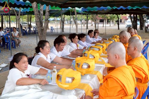 ภาพ No.277956:พิธีตัดปอยผมและปลงผมนาคธรรมทายาท พิธีขอขมาผู้ปกครอง ณ ศูนย์อบรมเยาวชนนครปฐม จ.นครปฐม และพิธีมอบบาตร ผ้าไตร นาคธรรมทายาท พิธีบรรพชา อุปสมบทหมู่ ณ วัดลาดหญ้าไทร จ.นครปฐม