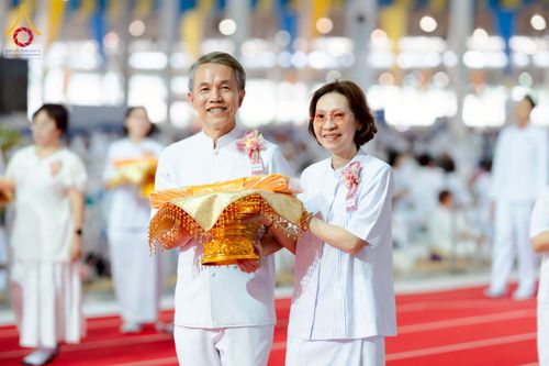 ภาพ No.215416:วันอาทิตย์ต้นเดือนที่ 6 เมษายน พ.ศ. 2568 ขบวนอัญเชิญผ้าป่าสมทบ มหาสังฆทาน 40,000 กว่าวัดทั่วประเทศ ณ สภาธรรมกายสากล วัดพระธรรมกาย