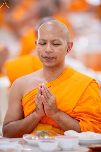 ภาพ No.143209:พิธีถวายภัตตาหารเพื่อเป็นกำลังแห่งการเข้าถึงธรรม ของพระภิกษุสามเณร วัดพระธรรมกาย วันเสาร์ที่ 6 กรกฏาคม พ.ศ. 2567 ณ หอฉันคุณยายอาจารย์ วัดพระธรรมกาย จ.ปทุมธานี