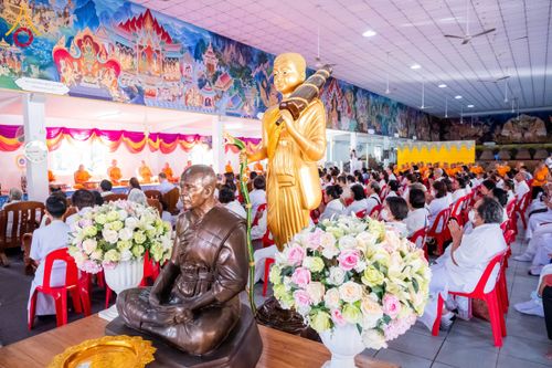 ภาพ No.197474:พิธีทอดผ้าป่าทำนุบำรุงศาสนสถาน ณ วัดโบสถ์(บน) ตำบลบางคูเวียง อำเภอบางกรวย จังหวัดนนทบุรี ในโครงการธรรมยาตรา กตัญญูบูชา มหาปูชนียาจารย์ พระมงคลเทพมุนี(สด จนฺทสโร) พระผู้ปราบมาร อนุสรณ์สถาน 7 แห่ง ปีที่ 13 วันที่ 17 มกราคม พ.ศ. 2568