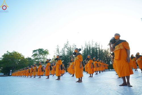 ภาพ No.104468:พระธรรมยาตราร่วมปฏิบัติธรรม และถ่ายภาพหมู่ประวัติศาสตร์ หน้ามหาวิหารพระมงคลเทพมุนี วันที่ 27 ธันวาคม พ.ศ. 2566