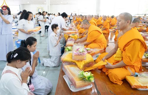 ภาพ No.147776:พิธีถวายภัตตาหารเมนูสวรรค์ ในพรรษาแห่งการเข้าถึงธรรม วันเสาร์ที่ 10 สิงหาคม พ.ศ. 2567 ณ หอฉันคุณยายอาจารย์ฯ วัดพระธรรมกาย