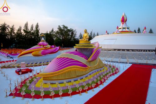 ภาพ No.109601:พิธีจุดประทีปถวายเป็นพุทธบูชา และบูชาธรรมมหาปูชนียาจารย์ วันที่ 10 มกราคม พ.ศ. 2567 ณ อนุสรณ์สถานคลองบางนางแท่น อ.สามพราน จ.นครปฐม