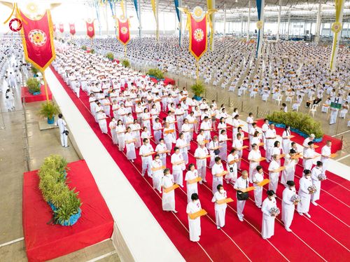 ภาพ No.134331:พิธีทอดผ้าป่าสมทบ มหาสังฆทาน 10,000 วัด ทั่วไทย วันอาทิตย์ต้นเดือนที่ 7 เมษายน พ.ศ.2567 ณ ห้องแก้วสารพัดนึก 1 สภาธรรมกายสากล  วัดพระธรรมกาย จ.ปทุมธานี