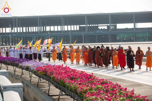 ภาพ No.209667:วันอาทิตย์ที่ 2 มีนาคม พ.ศ. 2568 พิธีภาคบ่าย สัมมนาพิเศษ, ปฏิบัติธรรม พิธีรับมอบพระบรมสารีริกธาตุ ณ สภาธรรมกายสากล วัดพระธรรมกาย