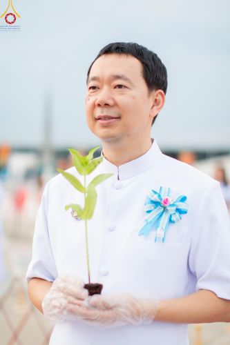 ภาพ No.160449:พิธีปลูกต้นทรัพย์บานชื่น ณ ลานธรรม พระมหาธรรมกายเจดีย์ วัดพระธรรมกาย จ.ปทุมธานี วันพฤหัสบดีที่ 10 ตุลาคม พ.ศ. 2567