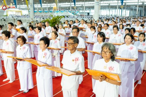 ภาพ No.150123:พิธีทอดผ้าป่าสมทบกฐินวัดพระธรรมกาย และสมทบกฐิน 30,000 วัดทั่วไทย ครั้งที่ 1 เนื่องในวันธรรมชัย 27 สิงหาคม พ.ศ.2567 ณ สภาธรรมกายสากล วัดพระธรรมกาย