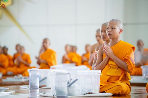 ภาพ No.247410:วันจันทร์ที่ 22 กันยายน พ.ศ. 2568 (วันพระ แรม 15 ค่ำ เดือน 10) พิธีบุพเปตพลี ครั้งที่ 170 ร่วมอุทิศบุญแด่หมู่ญาติที่ล่วงลับไปแล้ว และสืบทอดอายุพระพุทธศาสนา ณ หอฉันคุณยายอาจารย์ฯ วัดพระธรรมกาย