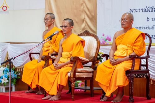 ภาพ No.59148:พิธีปลงผมและแห่นาคธรรมทายาท ในโครงการบรรพชาสามเณร ภาคฤดูร้อน เฉลิมพระเกียรติพระบาทสมเด็จพระเจ้าอยู่หัว เนื่องในโอกาส  พระราชพิธีมหามงคลเฉลิมพระชนมพรรษา 6 รอบ  ปลงผมนาคในวันที่ 21 เมษายน พ.ศ 2567 ณ วัดกลางธนรินทร์ (ธรรมอุทยานบ้านแป้ง)