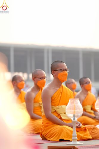 ภาพ No.122001:พิธีจุดประทีปถวายเป็นพุทธบูชา และบูชาธรรมมหาปูชนียาจารย์ พระมงคลเทพมุนี(สด จนฺทสโร) ในโครงการธรรมยาตรา กตัญญูบูชา มหาปูชนียาจารย์ พระมงคลเทพมุนี(สด จนฺทสโร) พระผู้ปราบมาร อนุสรณ์สถาน 7 แห่ง ปีที่ 12 วันที่ 31 มกราคม พ.ศ. 2567 ณ วัดพระธรรมกาย จ.ปทุมธานี