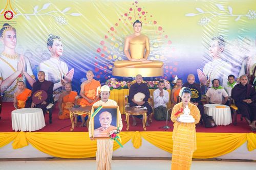 ภาพ No.100068:พิธีทอดผ้าป่า เมียนมาร์ และพิธีสวดธรรมจักร ครั้งที่ 5 ประจำปี พ.ศ. 2566 วันอาทิตย์ที่ 3 ธันวาคม พ.ศ. 2566