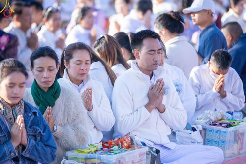 ภาพ No.187176:พิธีตักบาตรพระ ๕๐๐ รูป "สร้างบุญใหญ่ ส่งท้ายปีเก่า ต้อนรับปีใหม่ ๒๕๖๘" วันเสาร์ที่ ๒๘ ธันวาคม พ.ศ. ๒๕๖๗ ณ ถนนหน้าที่ว่าการอำเภอภูเรือ จังหวัดเลย