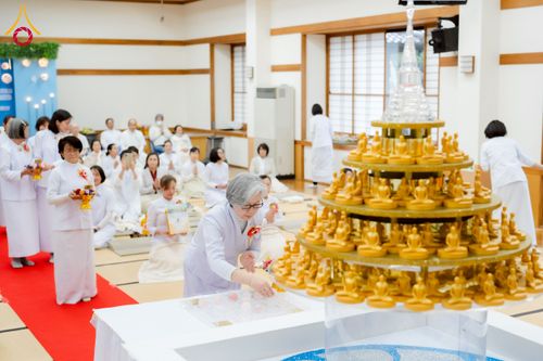 ภาพ No.220993:วันที่ 13 เมษายน พ.ศ. 2568 พิธีโปรยรัตนชาติปฐมเริ่มสถาปนาเจดีย์ และ พิธีเปิดหมู่บ้านปฏิบัติธรรม เพื่อการบรรลุธรรม ณ วัดป่าธรรมกายนานาชาติโทชิหงิ  ประเทศญี่ปุ่น