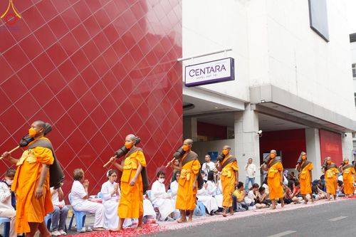 ภาพ No.128512:พิธีอัญเชิญพระบรมสารีริกธาตุ " ใจกลางเมืองนครหาดใหญ่ " เพื่อประดิษฐาน ณ มหารัตนเจดีย์สิริปทุมสวรรค์ (เจดีย์อริยพุทธะ 5 พระองค์) ศูนย์ปฏิบัติธรรมภาคใต้ อ.บางกล่ำ จ.สงขลา  วันที่ 9 มีนาคม พ.ศ. 2567 (ชุดที่ 2)