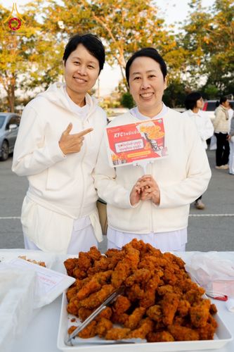 ภาพ No.194398:พิธีถวายภัตตาหารเป็นสังฆทาน แด่พระธรรมยาตรา ณ อนุสรณ์สถานมหาวิหารพระมงคลเทพมุนี (โลตัสแลนด์) อ.สองพี่น้อง จ.สุพรรณบุรี ในโครงการธรรมยาตรา กตัญญูบูชา มหาปูชนียาจารย์ พระมงคลเทพมุนี(สด จนฺทสโร) พระผู้ปราบมาร ปีที่ 13 วันที่ 13 มกราคม พ.ศ.2568